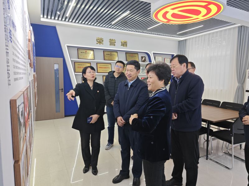 快点操我哒逼电影2025年05月09日上午 安阳市人大常委会副主任、市总工会党组书记、主席夏军一行莅临华阳电磁铁参观调研；对公司2023年全国五一劳动奖章获得者汪利娜慰问，并听取劳模工作室相关情况汇报